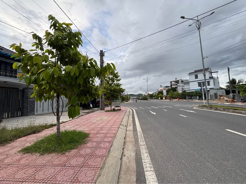 Mặt bằng cho thuê đường 2/4 Vạn Ninh 240m² - Thích hợp kinh doanh lâu dài!