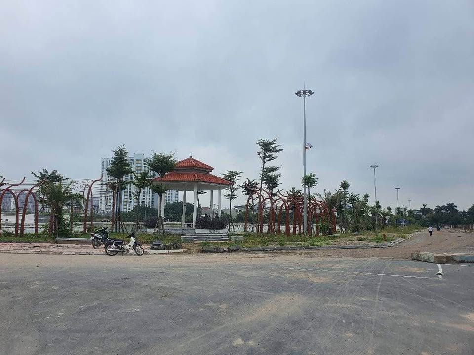 Đất phân lô Ngọc Thụy 56m² giá 17 tỷ - Ô tô đỗ cửa, gần công viên