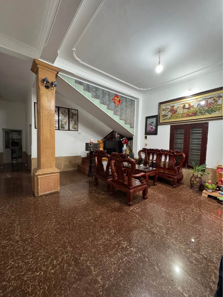 Nhà 3 tầng mặt tiền 9m tại Giếng Đáy, Hạ Long, 136m² - Kinh doanh tốt!