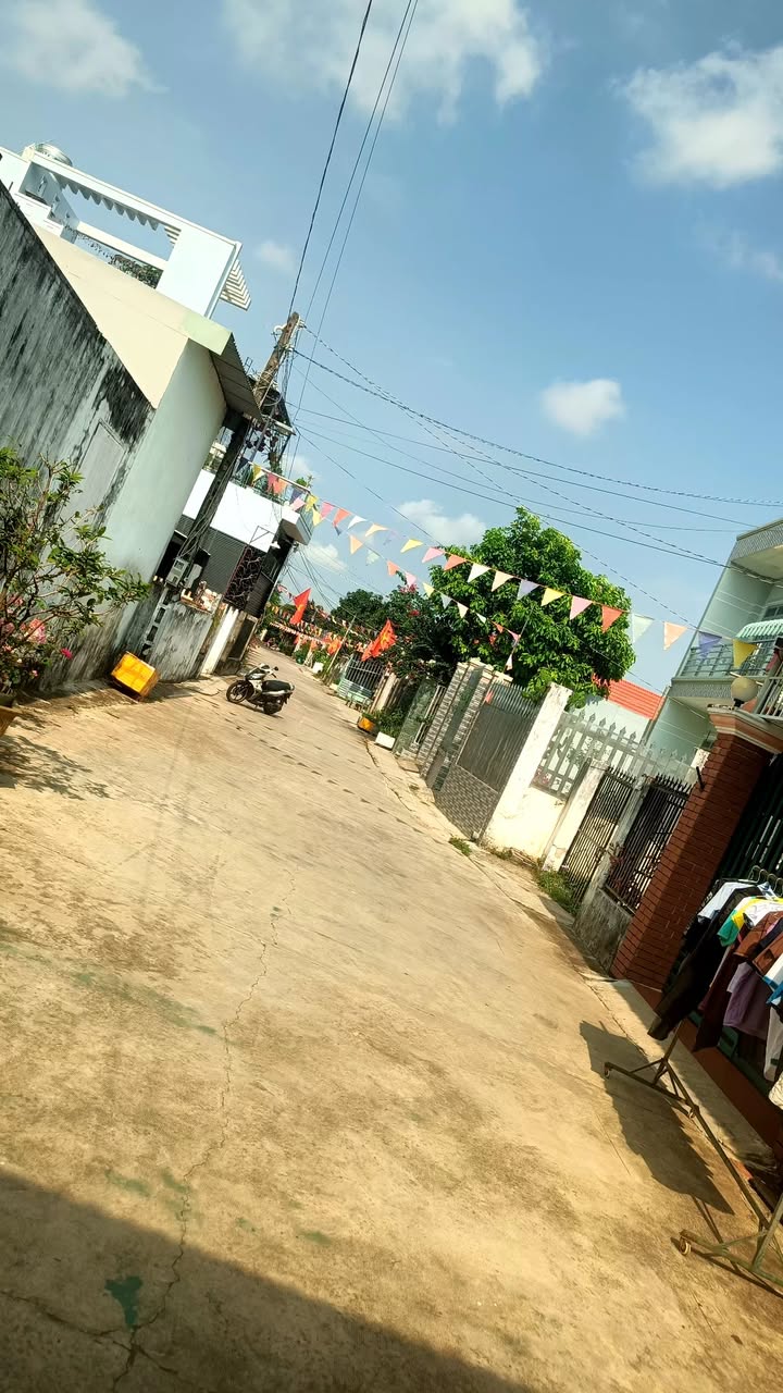 Nhà phố Tân Phú, Đồng Xoài 260m² giá 3.2 tỷ - Hướng chính Nam mát mẻ!