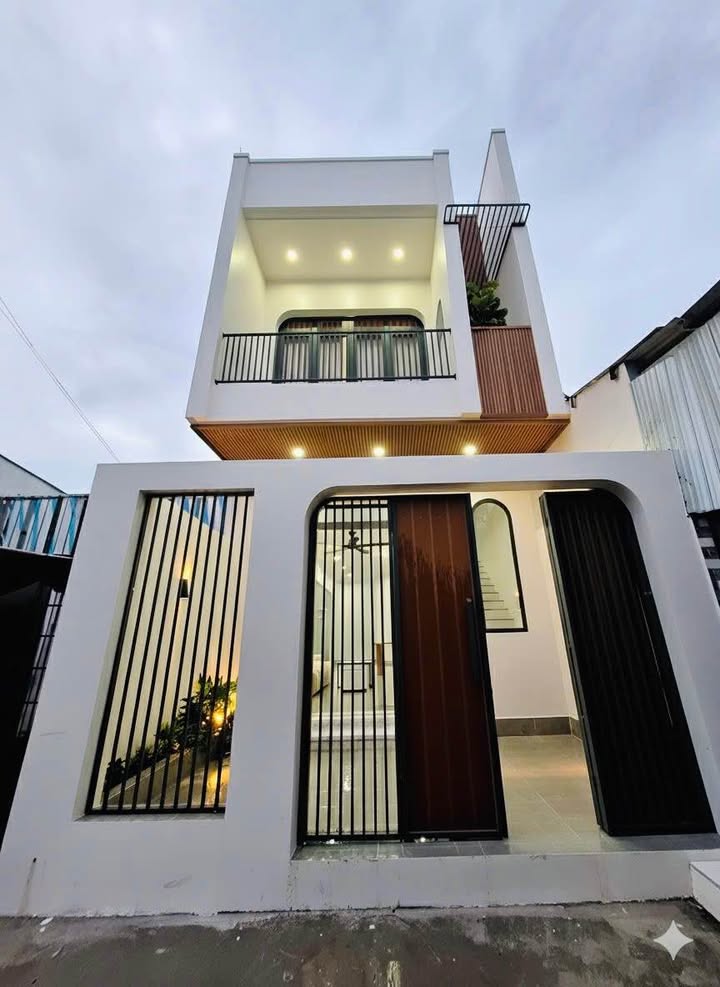 Nhà 1 Trệt 1 Lầu Hẻm 75 Quang Trung, Rạch Giá 67.5m² giá 1.86 tỷ - Sẵn sàng vào ở!