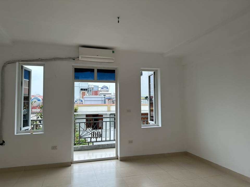 Căn hộ cho thuê tại ngõ 67 Văn Cao 66m² - An ninh tốt, ô tô đỗ cửa!