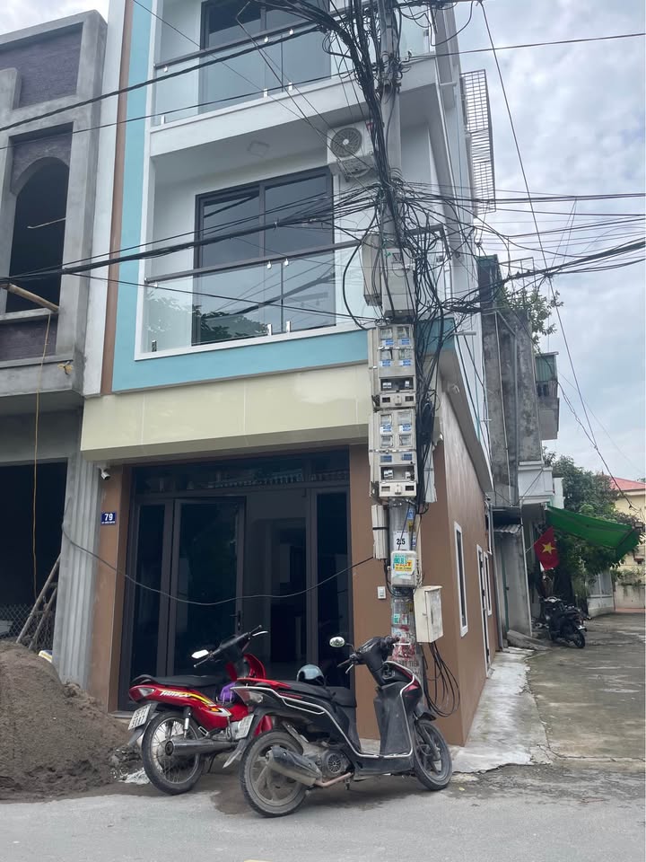 Nhà 4 tầng hiện đại tại phố Phúc Chỉnh, Hoa Lư, 45m² - Chỉ việc dọn vào ở!