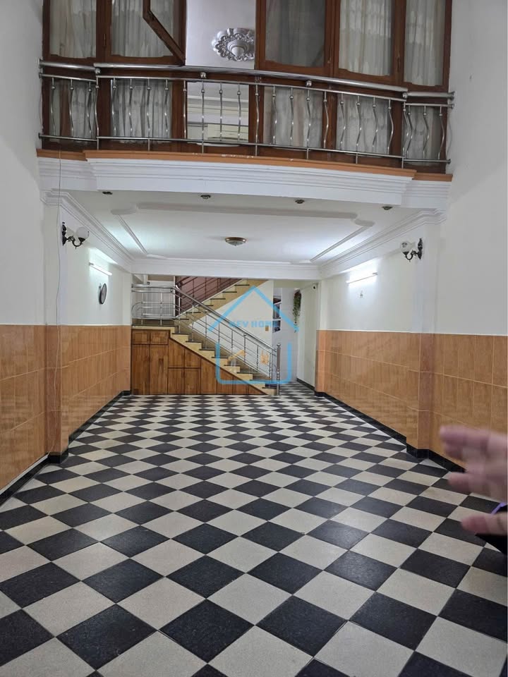 Cho thuê nhà 4 tầng 4PN mặt tiền Phạm Ngọc Thạch, Hải Châu - Nội thất đầy đủ, giá tốt!