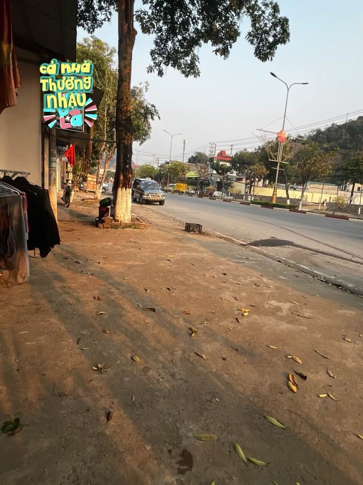 Bán gấp FrontHouse mặt tiền QL6 Sơn La 75m² giá 1 tỷ - Vị trí vàng kinh doanh sầm uất!