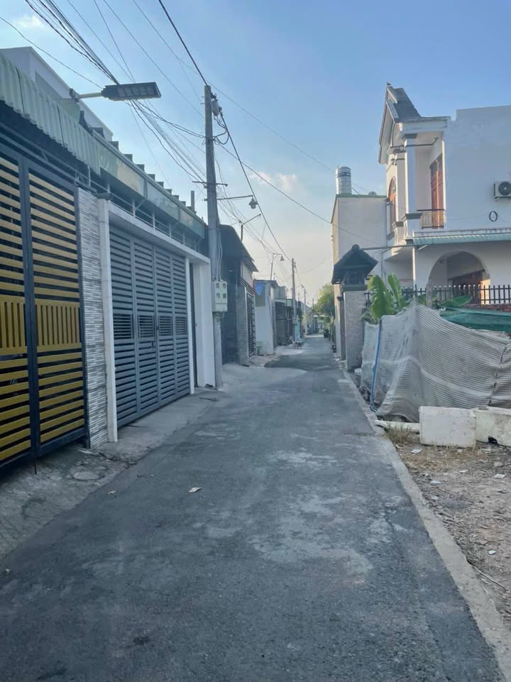 Nhà bán tại Phú Lợi, Thủ Dầu Một - Diện tích 100m², chỉ 2.15 tỷ!