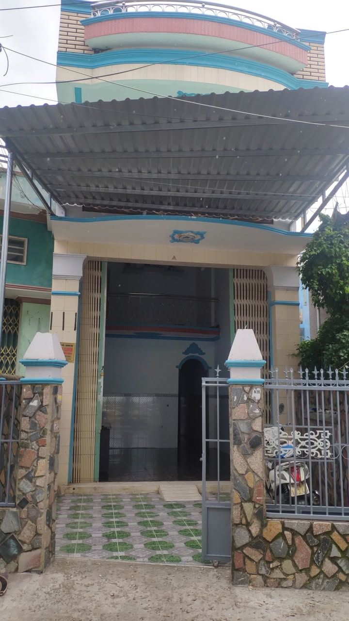 Nhà nguyên căn cho thuê hẻm ô tô Tây Sơn 160m² - Sân để xe rộng rãi