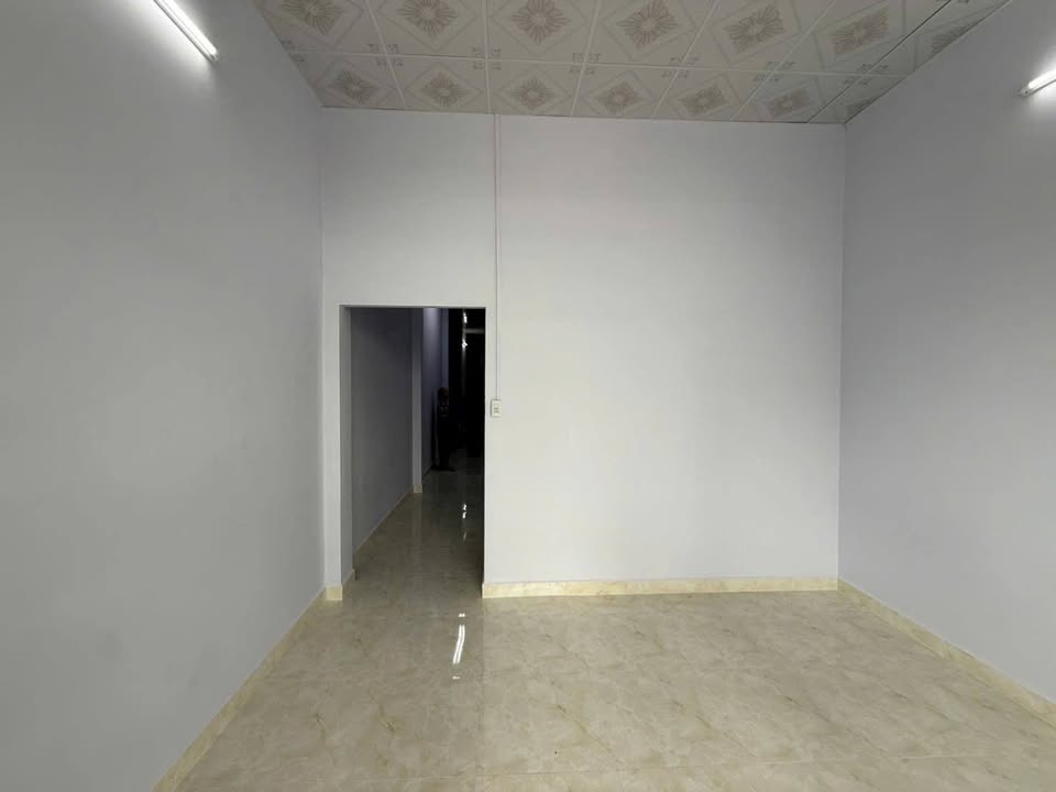 Nhà cho thuê tại đường Lê Hoàn, Long Xuyên 3PN giá 4.5 triệu - Tiện ích đầy đủ!