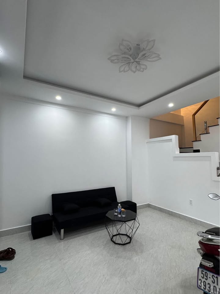 Nhà mới xây Nguyễn Hoàng Đà Lạt 90m² giá 3.19 tỷ - Sổ đỏ chính chủ, thương lượng nhẹ!