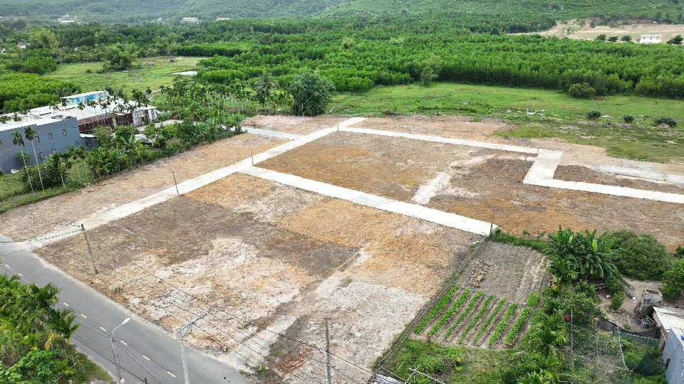 Đất nền Hòa Tiến Hòa Vang Đà Nẵng 120m² giá chỉ 1.1 tỷ - Cơ hội đầu tư hiếm có!