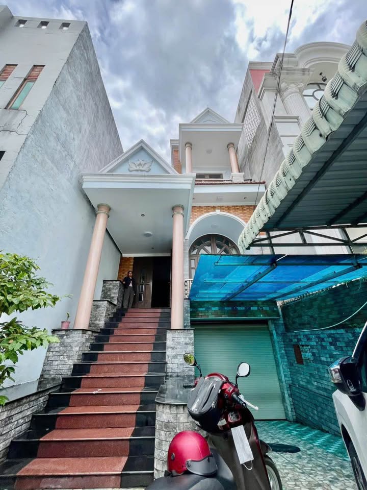 Biệt thự MiNi cho thuê tại Long Bình, Biên Hòa 240m² - Thiết kế hiện đại, giá tốt!