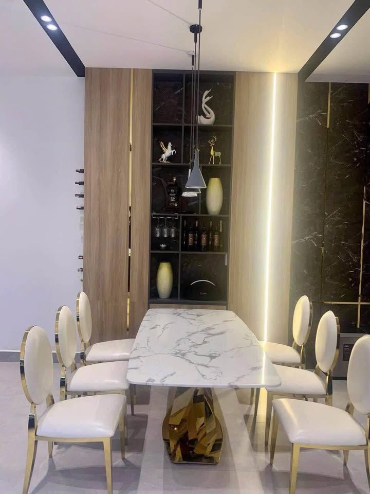 Nhà mặt tiền 4 tầng Tỉnh lộ 10, xã Phú Mỹ, 105m² giá 5 tỷ - Thiết kế hiện đại, nội thất cao cấp!