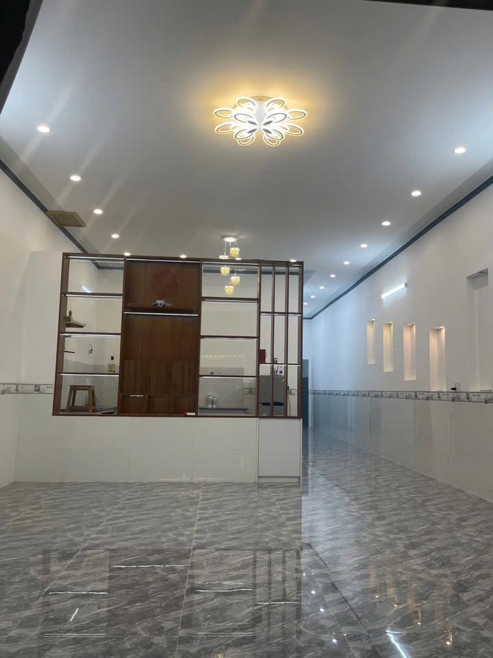 Bán Nhà Chính Chủ Bình Kiến 150.6m² giá 2.2 tỷ - Thiết kế hiện đại, vào ở ngay!