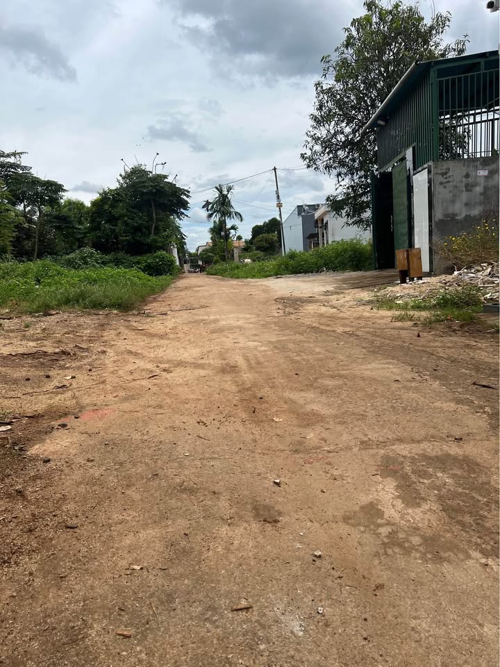 Đất nền Ea Kao Buôn Ma Thuột 180m² giá 1 tỷ - Hàng hiếm, sổ hồng riêng!