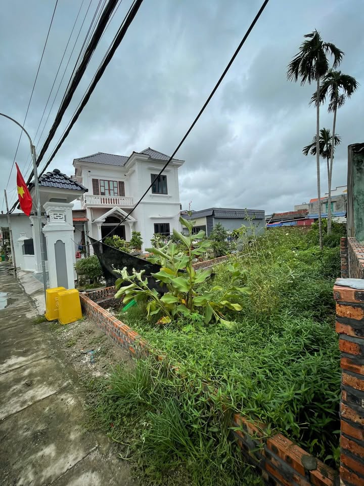 Đất nền Đông Phương Kiến Thụy 100m² giá 2.6 tỷ - Vị trí đắc địa gần chợ và trường học!