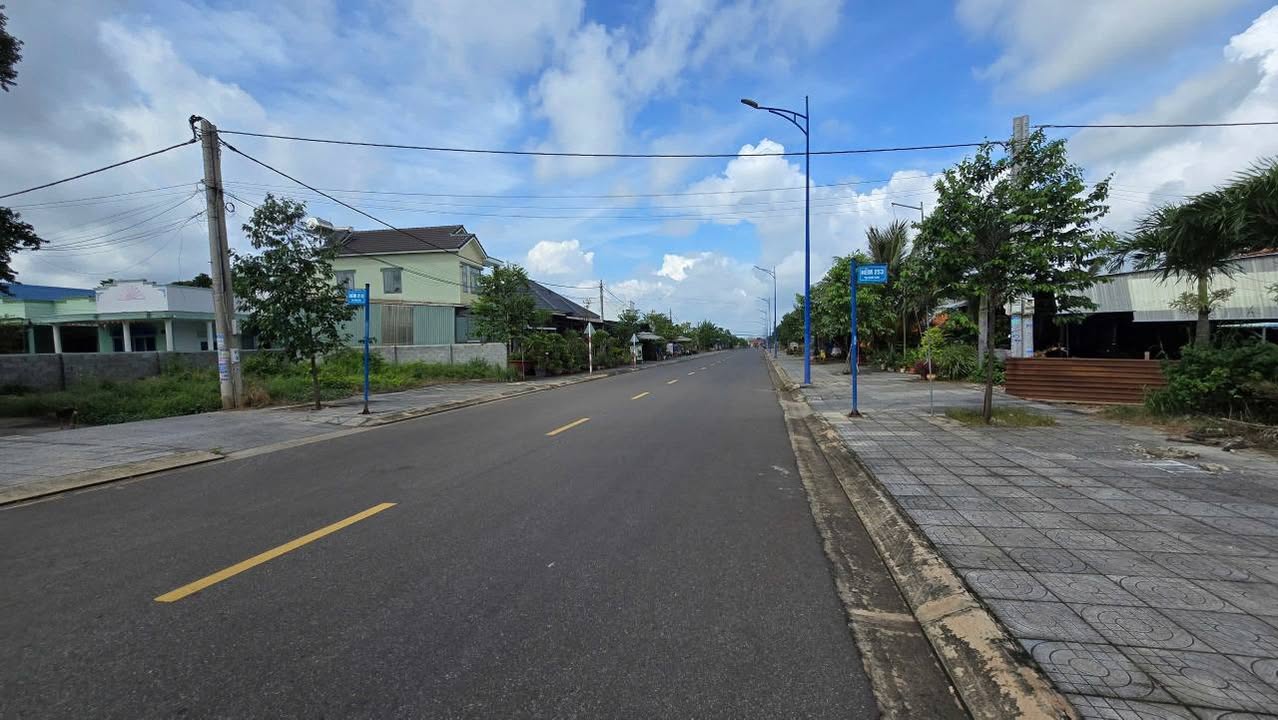 Mặt tiền FrontHouse Tạ Văn Sáu Đất Đỏ 102m² giá chỉ 2 tỷ - Kinh doanh thuận lợi!