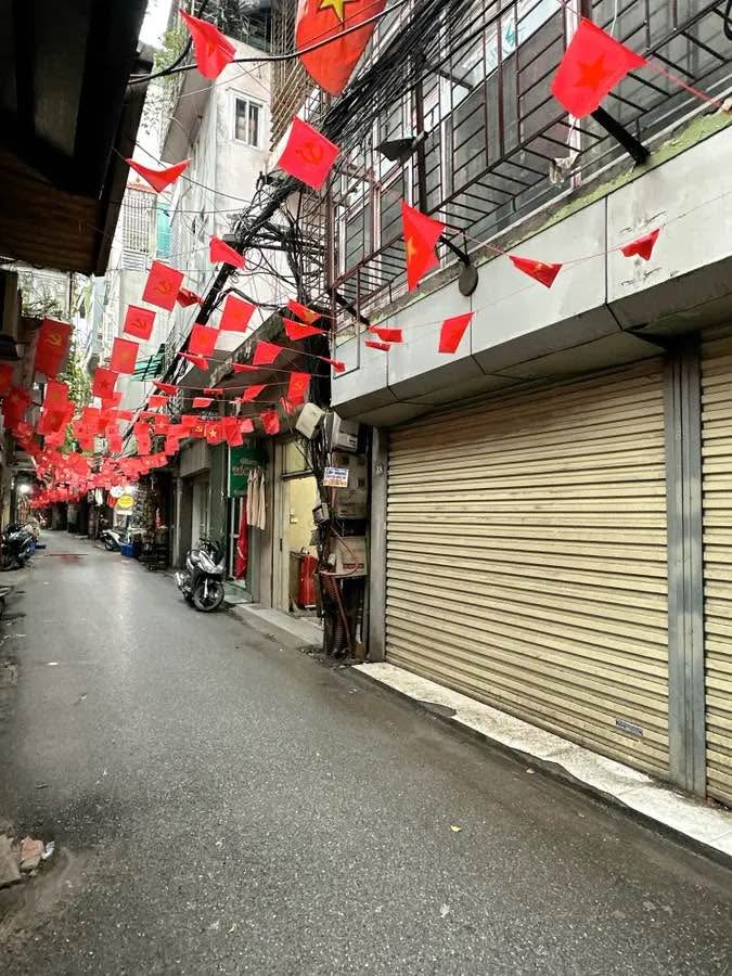 Nhà mặt phố Văn Chương, Đống Đa 42m² giá 10 tỷ - Kinh doanh sầm uất, ô tô đỗ cửa!