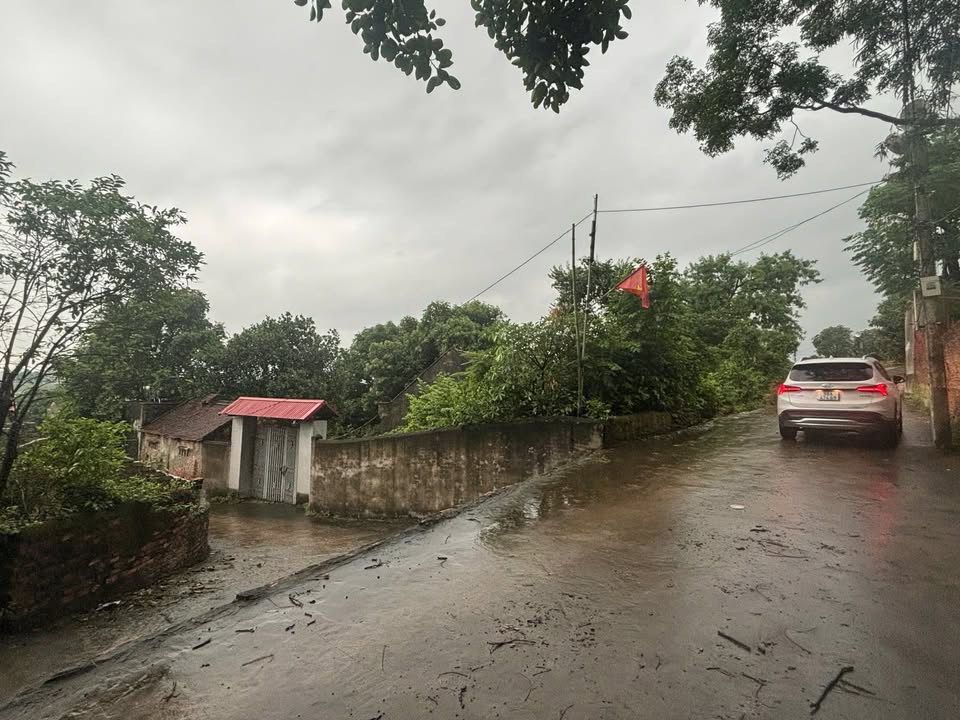 Đất Yên Lư 7.5m² giá thỏa thuận - Mặt tiền đường lớn, ô tô tránh nhau