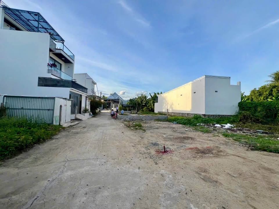 Đất nền Diên An 82m² giá 1.55 tỷ - Đường ô tô thông thoáng, tiện ích đầy đủ!