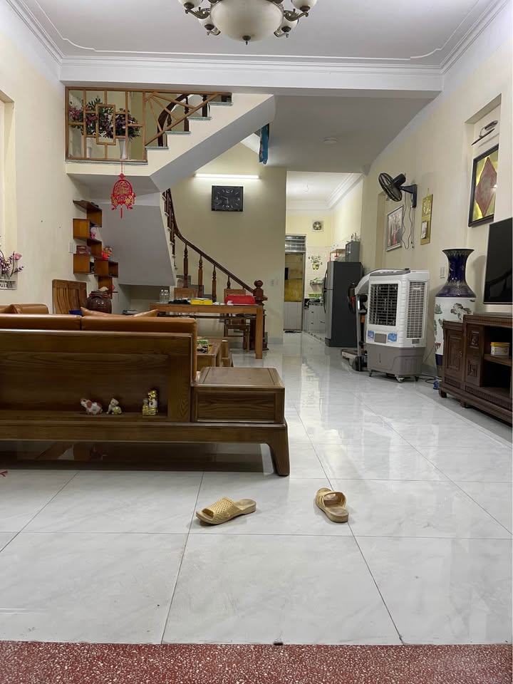 Nhà 2 tầng tại phố Quang Trung, Hải Dương - Giá 4 tỷ - Chính chủ bán gấp!