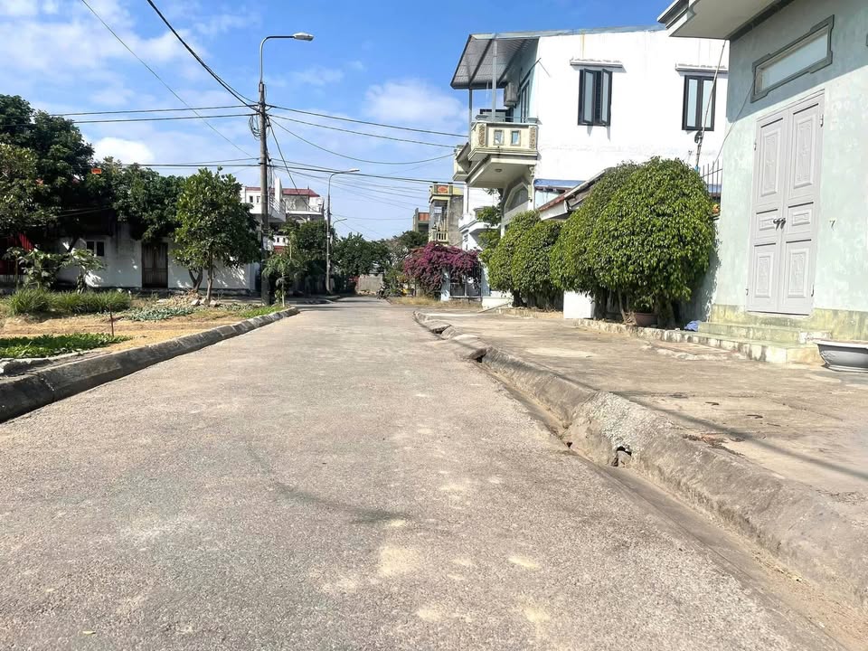 Lô đất 97,5m² tại Kim Đới 2, Hữu Bằng - Giá chỉ 1.55 tỷ - Tiềm năng phát triển cao!