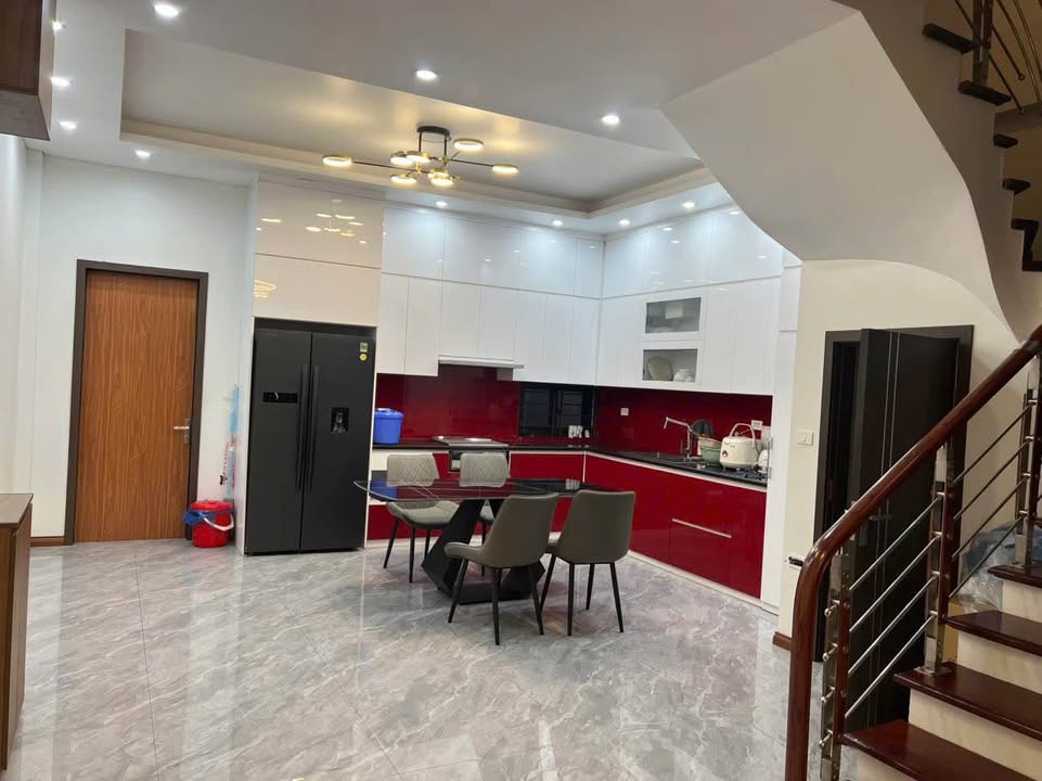 Nhà đẹp đường Yết Kiêu, Hạ Long 108m² giá 8.8 tỷ - Sẵn sàng vào ở ngay!