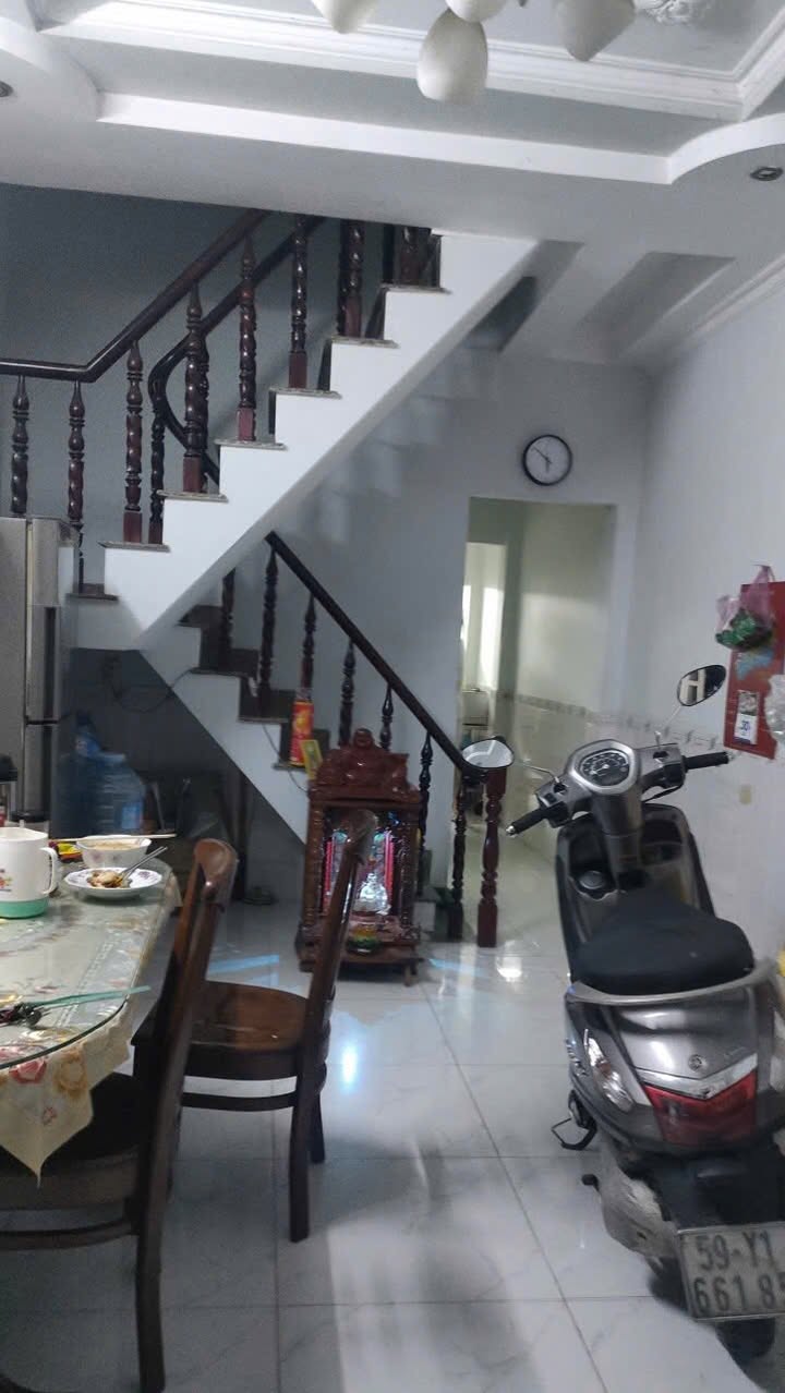 Nhà cho thuê Hóc Môn, 49m² giá chỉ 5 triệu - Hẻm 5m xe hơi vào tận nhà!