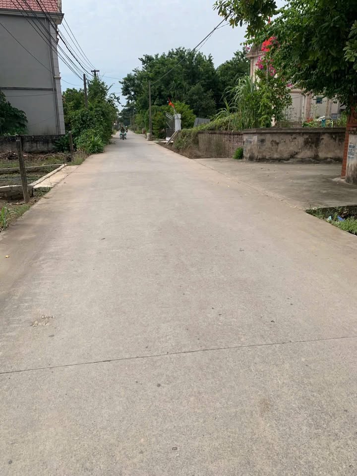 Đất nền Lương Tài 95m² giá 800 triệu - Sổ hồng chính chủ, kinh doanh thuận lợi!