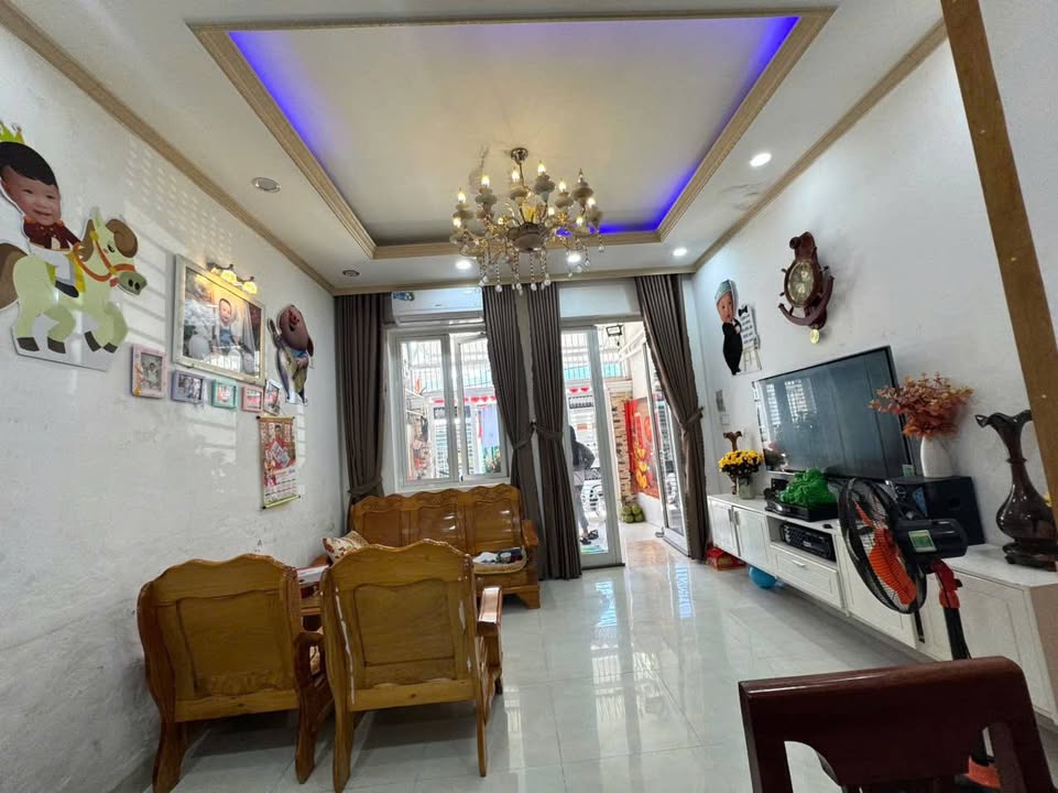 Nhà mặt tiền đường Đào Duy Anh, Nha Trang 120m² chỉ 3.7 tỷ - Để lại nội thất đầy đủ!