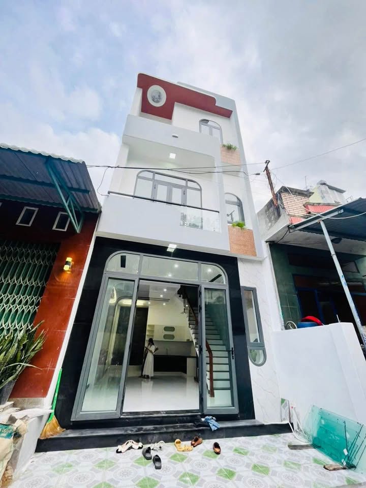 Nhà phố tại Phạm Ngũ Lão, Quy Nhơn 44m² giá 3.5 tỷ - Đường rộng ô tô, gần biển!