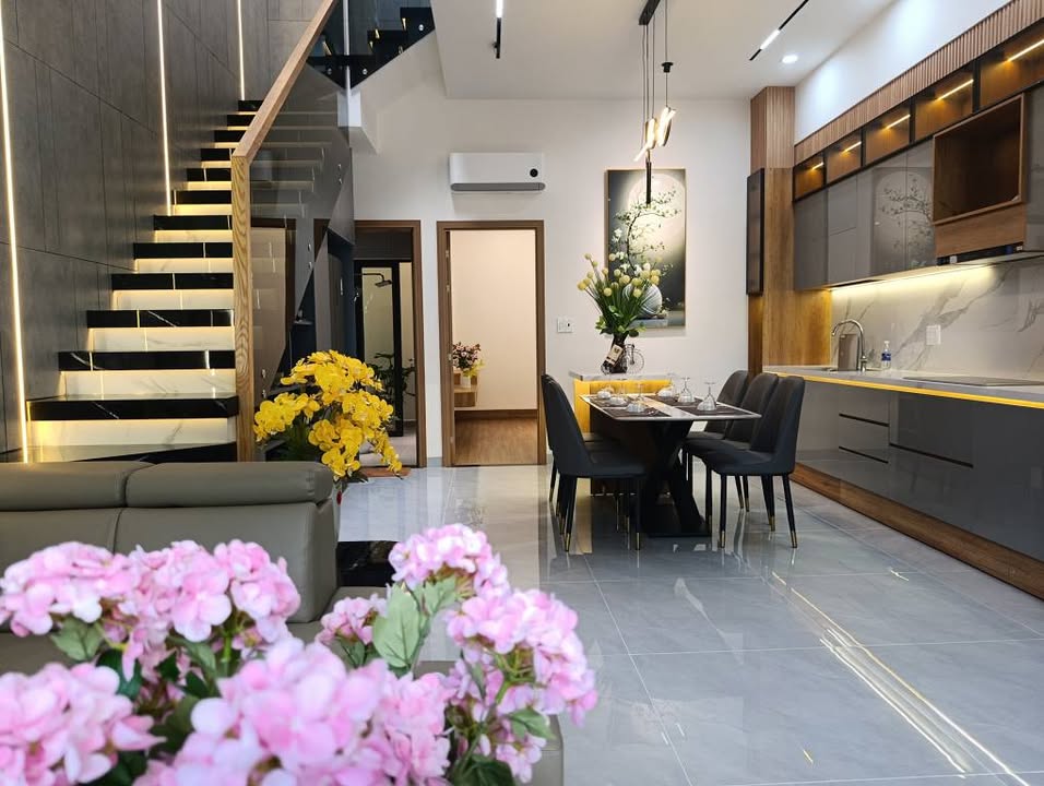 Nhà 3 tầng hiện đại tại Nguyễn Lương Bằng, Liên Chiểu 72m² giá 5.65 tỷ - Full nội thất, công nghệ thông minh!