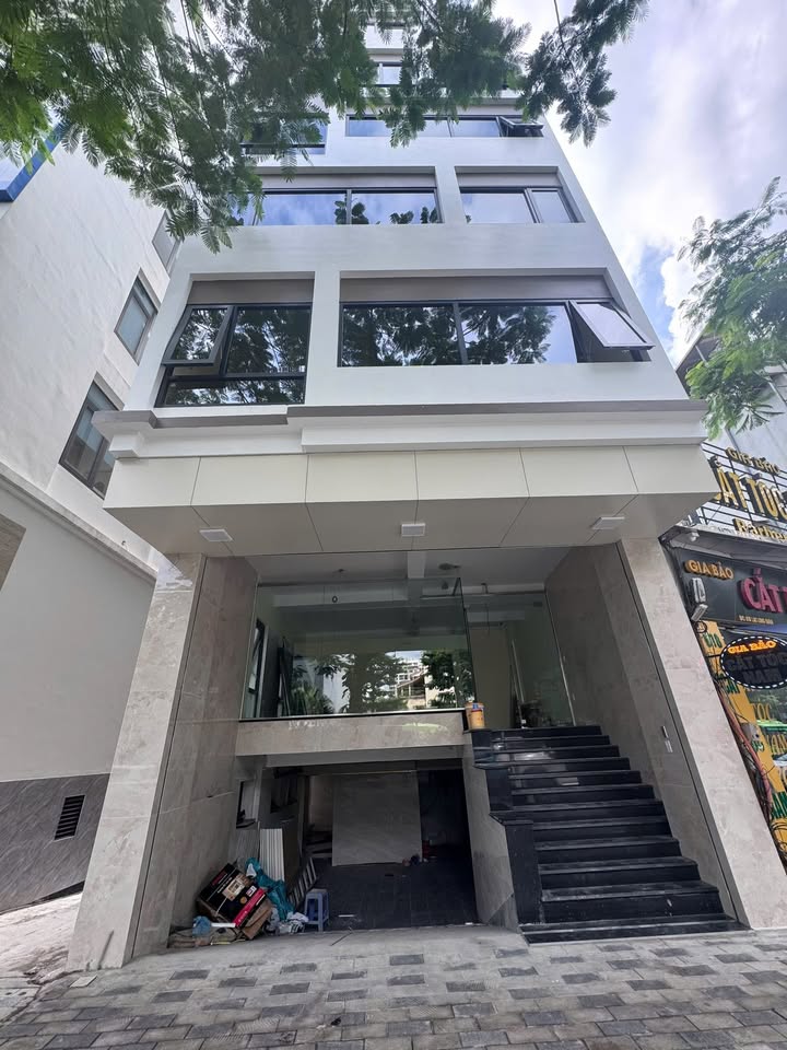 Cho thuê nhà mặt phố Lạc Long Quân Tây Hồ 75m² - Phù hợp với nhiều loại hình kinh doanh