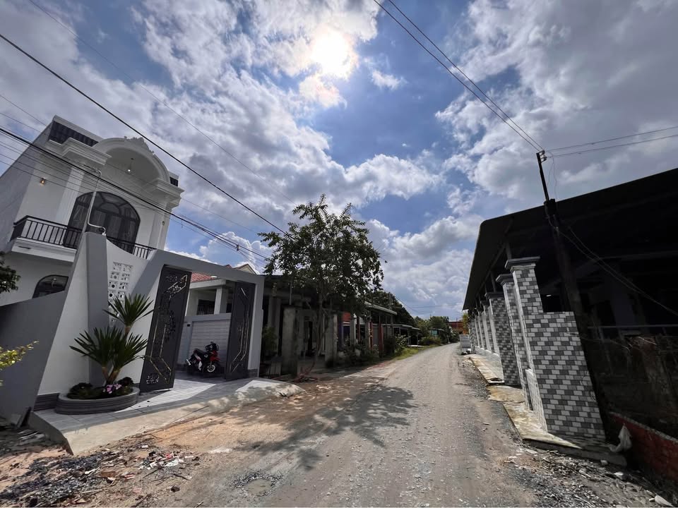 Nhà gác lửng cổ điển tại Phường Ninh Thạnh, Tây Ninh - Giá chỉ 2.25 tỷ thương lượng!