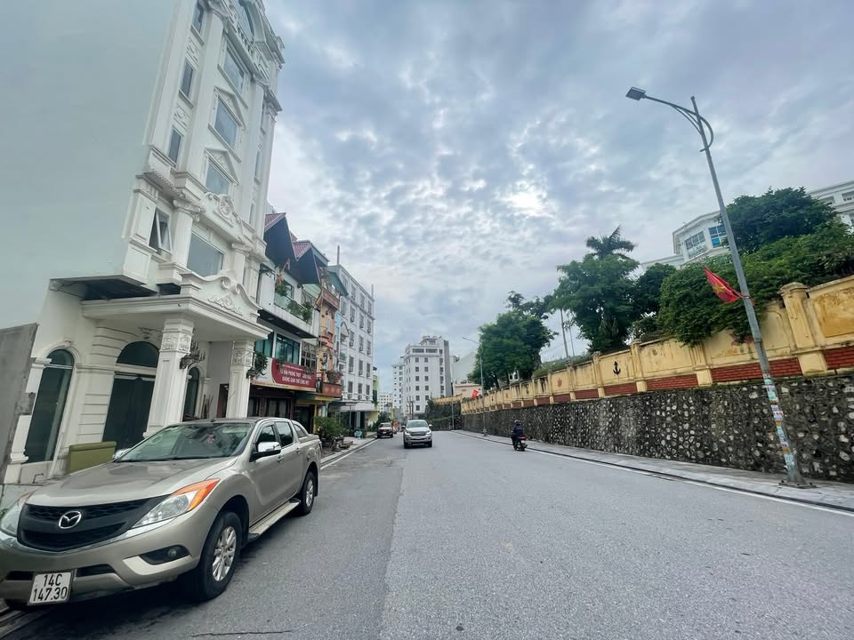 Đất mặt đường Hải Quân Bãi Cháy 357m² giá 18 tỷ - Kinh doanh sầm uất!