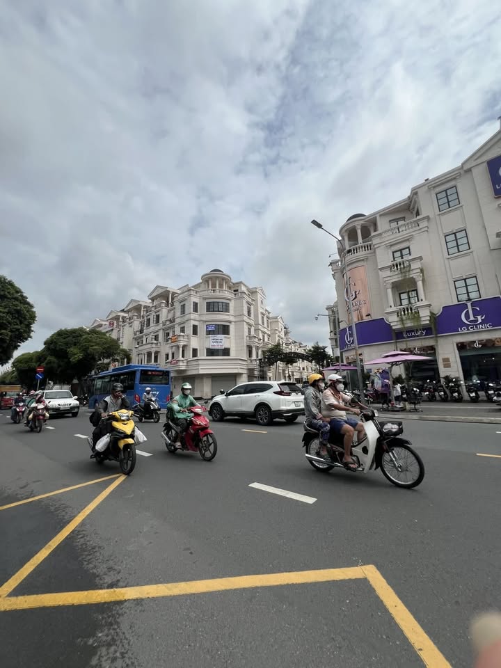 Nhà mặt tiền kinh doanh Phan Văn Trị, Gò Vấp 108m² giá 18 tỷ - Đầu tư sinh lời cao!