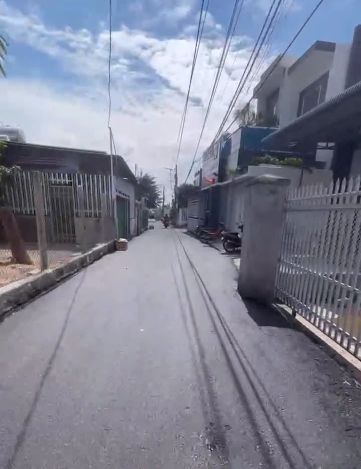 Nhà cấp 4 tại Tổ dân phố Lợi Phúc, Cam Lợi 104m² giá 2.2 tỷ - Đường thông ô tô vào tận nơi!