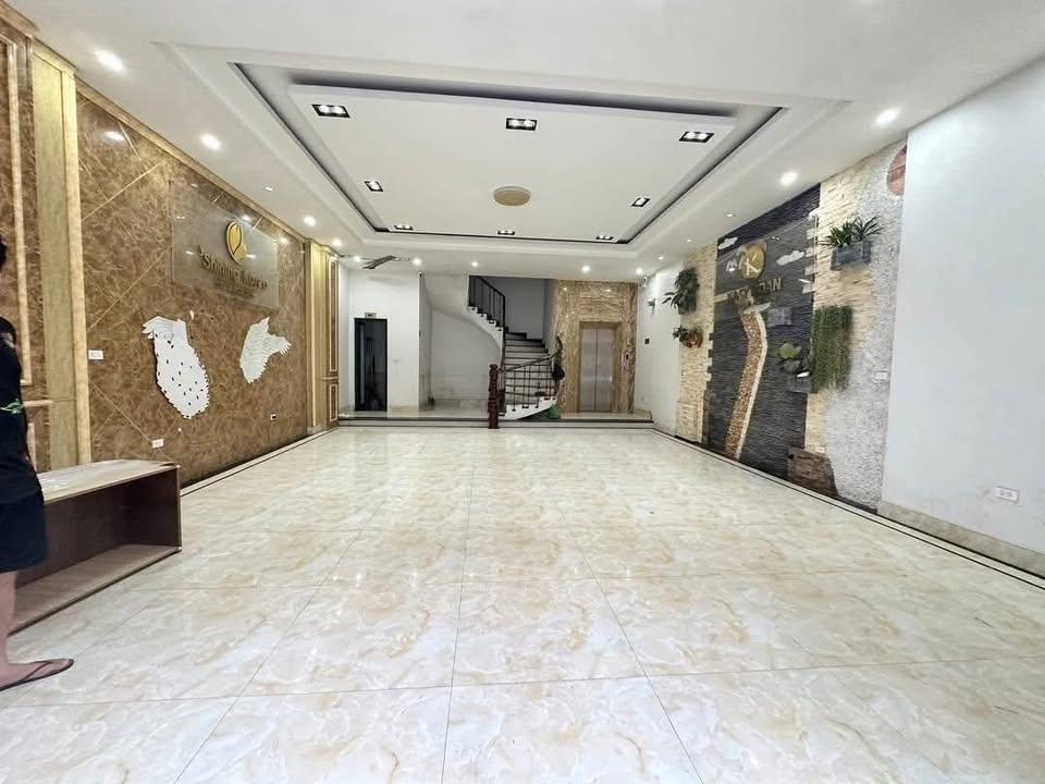 Cho thuê văn phòng 5 tầng tại Đường Đặng Vũ Hỷ, 100m² giá 23 triệu - Phù hợp kinh doanh, văn phòng công ty!