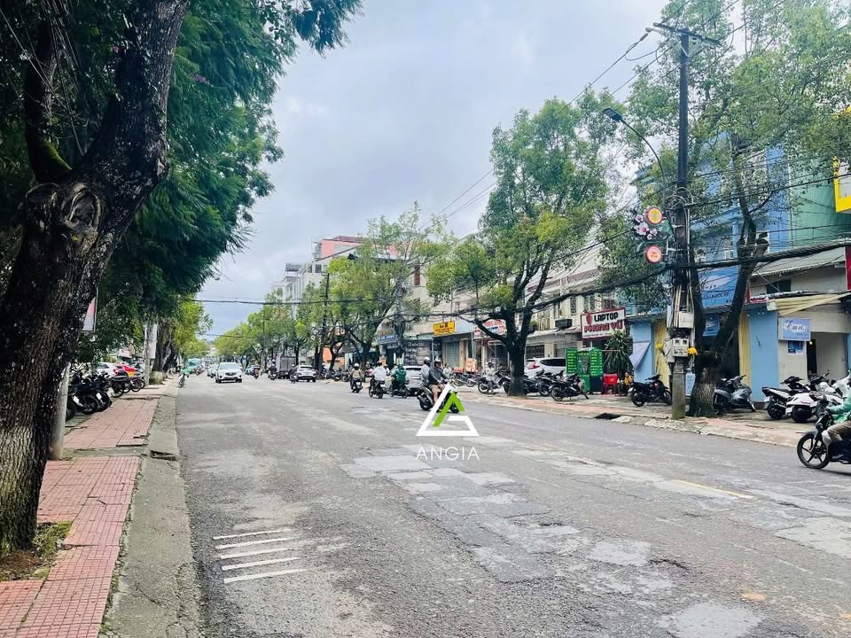 Nhà FrontHouse 2 mặt tiền Phù Đổng Thiên Vương Đà Lạt 183m² giá 40 tỷ - Đầu tư sinh lời ngay!