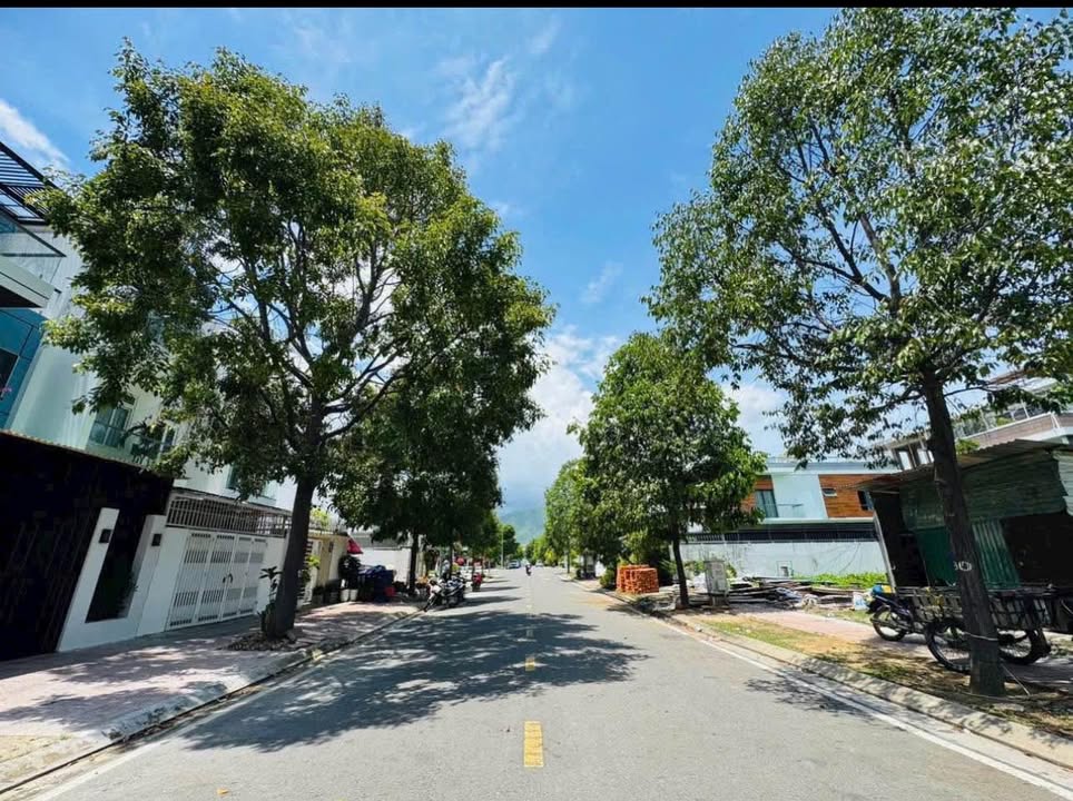 Bán lô đất Biệt Thự Mỹ Gia Nha Trang 200m² giá 10 tỷ - Hướng Đông Nam, vị trí đắc địa!