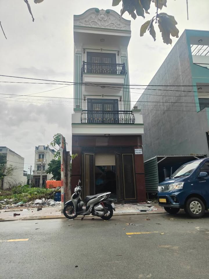 Nhà phố Dĩ An 72m² giá 5 tỷ - Gần trung tâm y tế, thuận tiện giao thông!