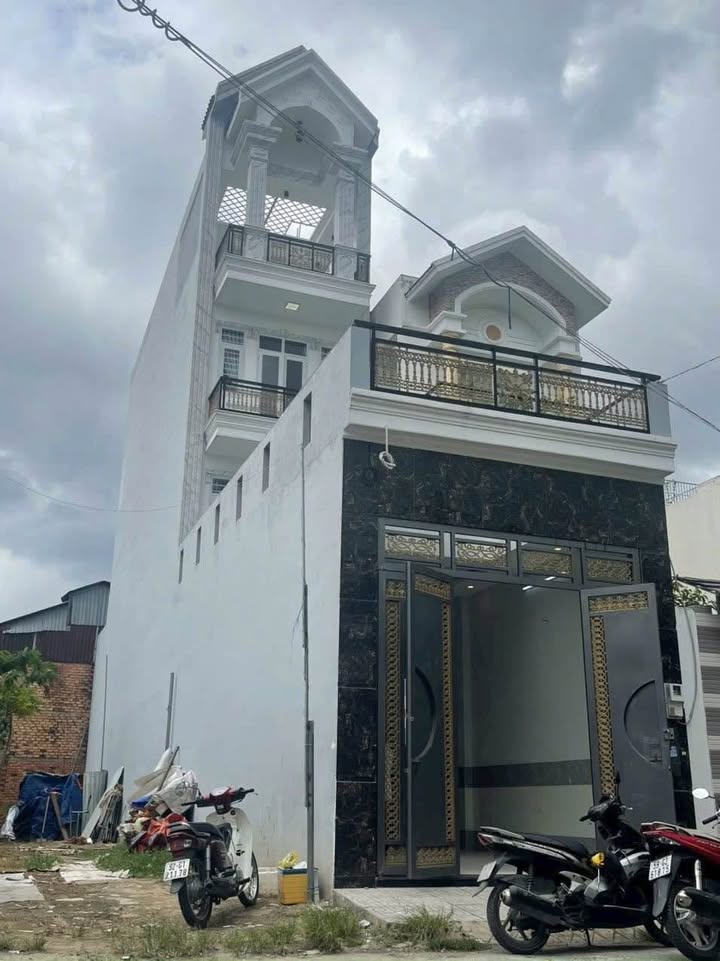 Nhà mặt tiền đường Hiệp Thành 44, quận 12 - Diện tích 100m², giá 8.2 tỷ - Chính chủ bán gấp!