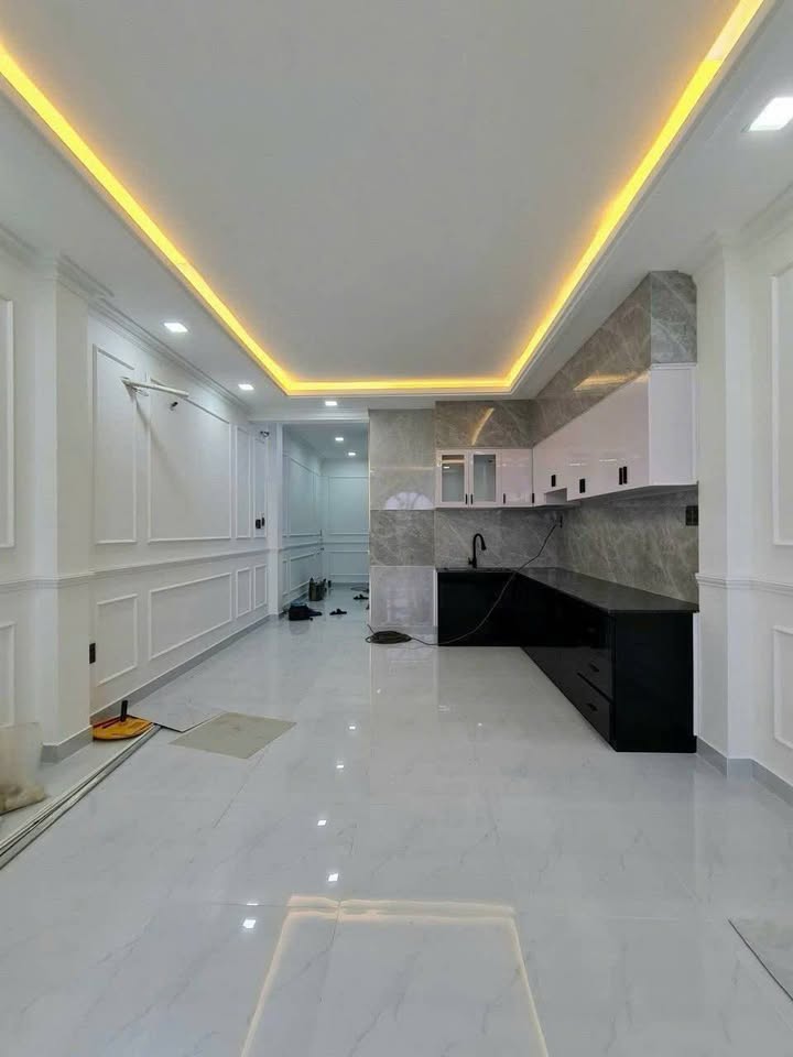 Nhà nguyên căn Nguyễn Văn Quỳ, Phú Thuận, Quận 7 - Diện tích 40m² giá 25 triệu/tháng - Có thang máy tiện lợi!