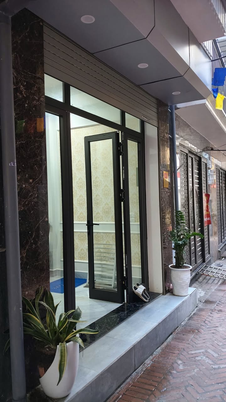 Nhà Trích Sài Tây Hồ 43m² giá 1 tỷ - Ô tô đỗ cửa, 4 mặt thoáng!