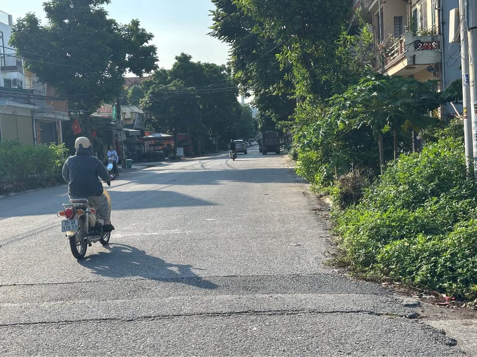 Đất mặt đường Bích Đào, Hoa Lư 100m² giá 6 tỷ - Kinh doanh sầm uất!