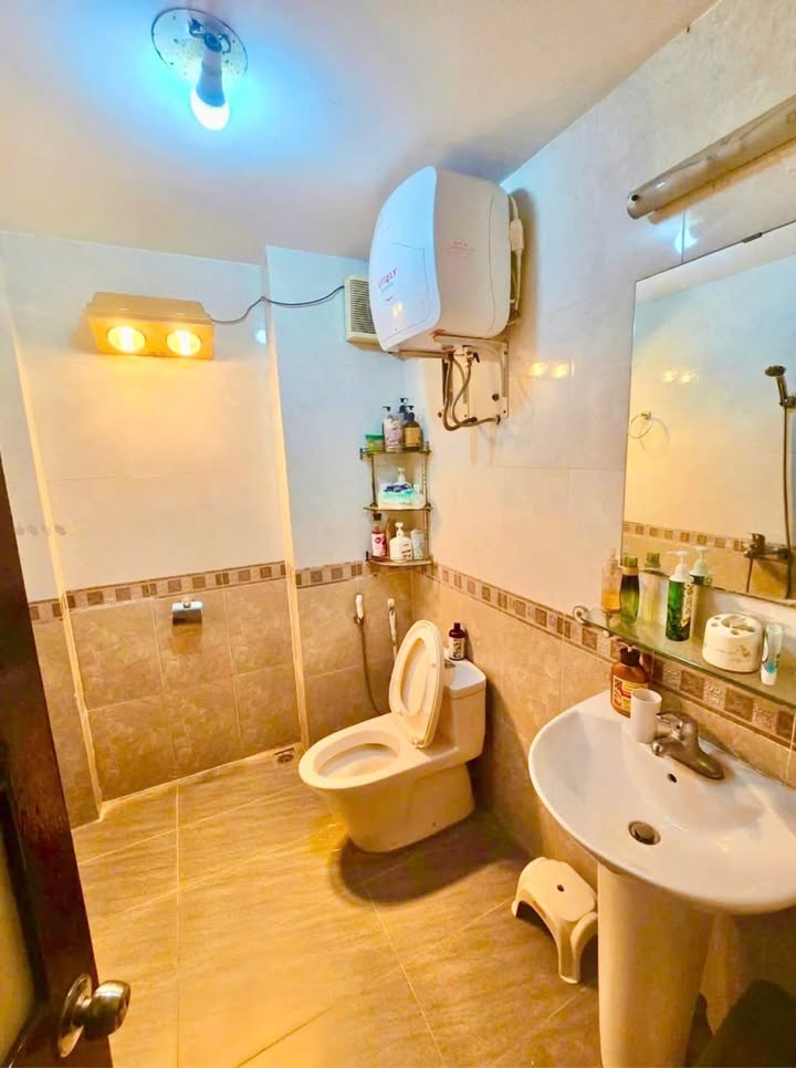 Nhà đẹp Mỹ Đình 56m² giá 200 triệu - Kinh doanh tấp nập, ô tô đậu cửa!