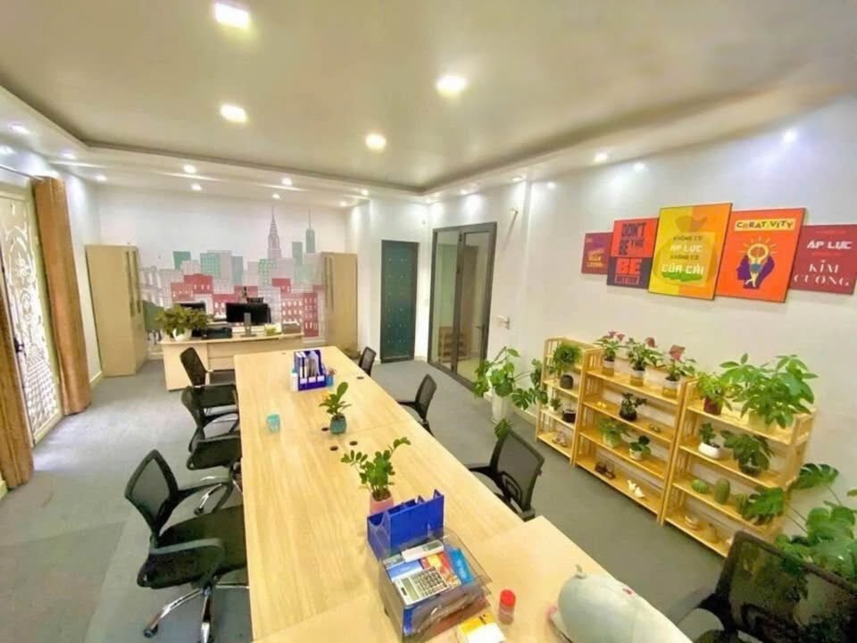 Nhà mặt đường Thiên Lôi, Hồng Bàng, 137m² giá 15 triệu - Mới sửa đẹp, phù hợp văn phòng!