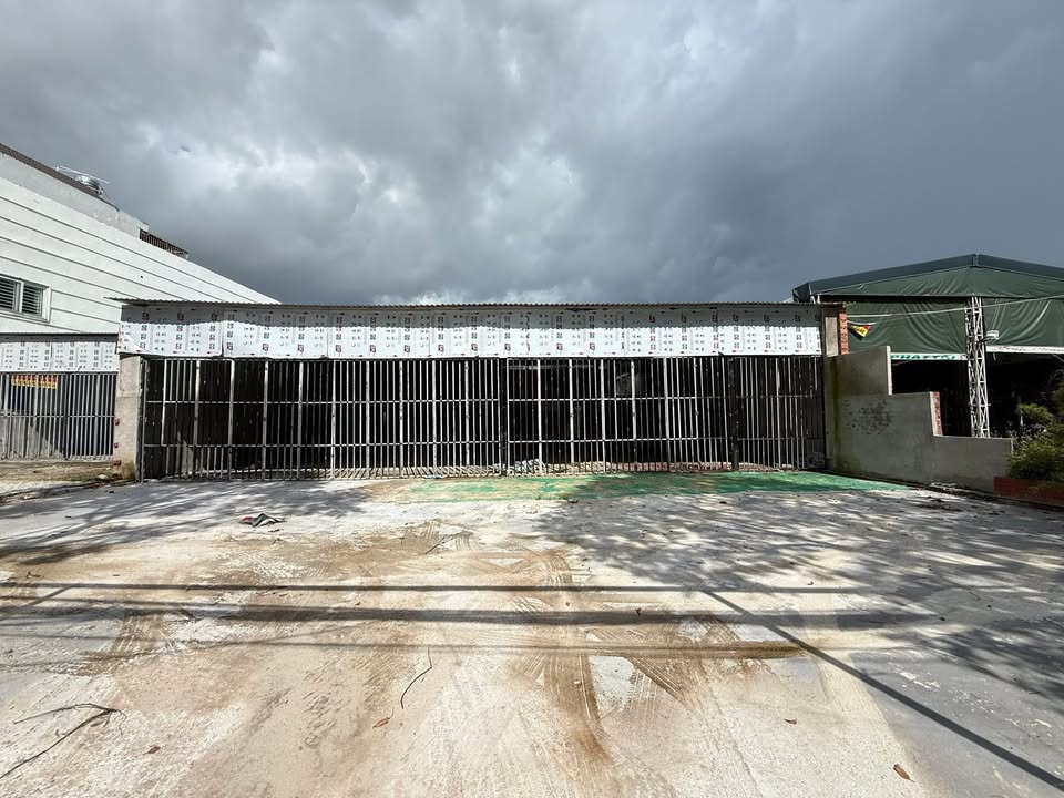 Mặt bằng kinh doanh cho thuê gần Ngã 6, Thủ Dầu Một 810m² - Thích hợp cho nhà hàng, cà phê!