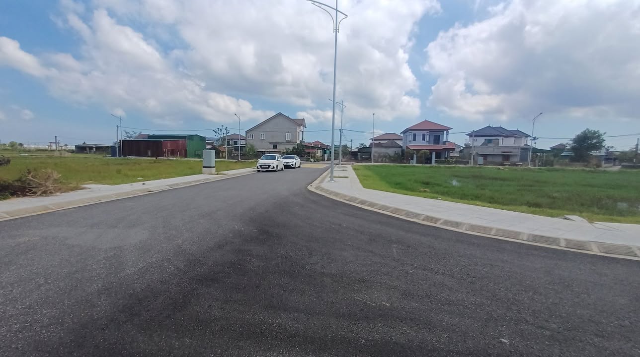 Đất nền Trần Phú, Hà Tĩnh 160m² giá 1 tỷ - Đường rộng 12m, tiện ích đầy đủ!