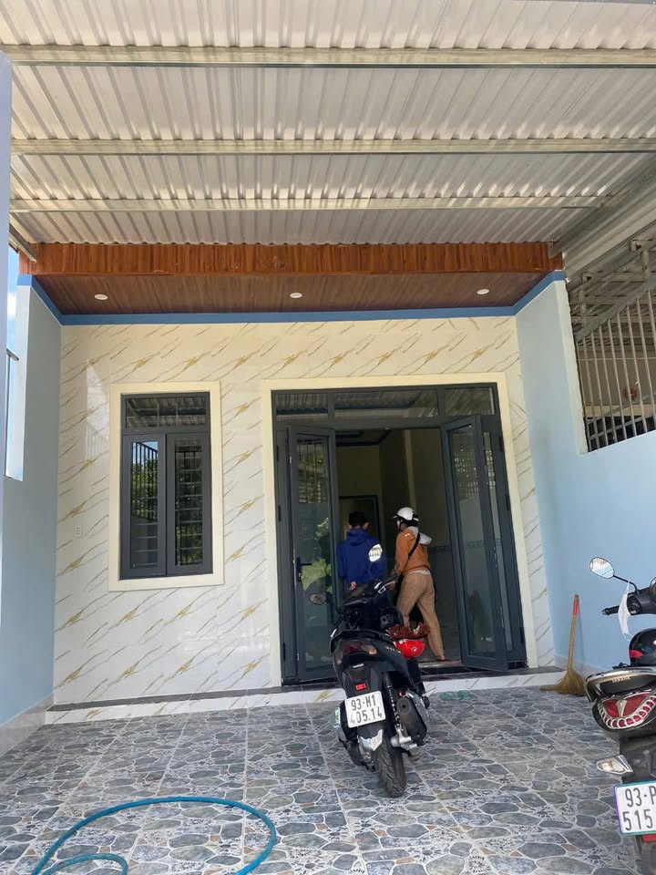 Nhà bán Tân Phú, Đồng Xoài 115m² giá 1 tỷ - Hướng Đông thoáng mát!