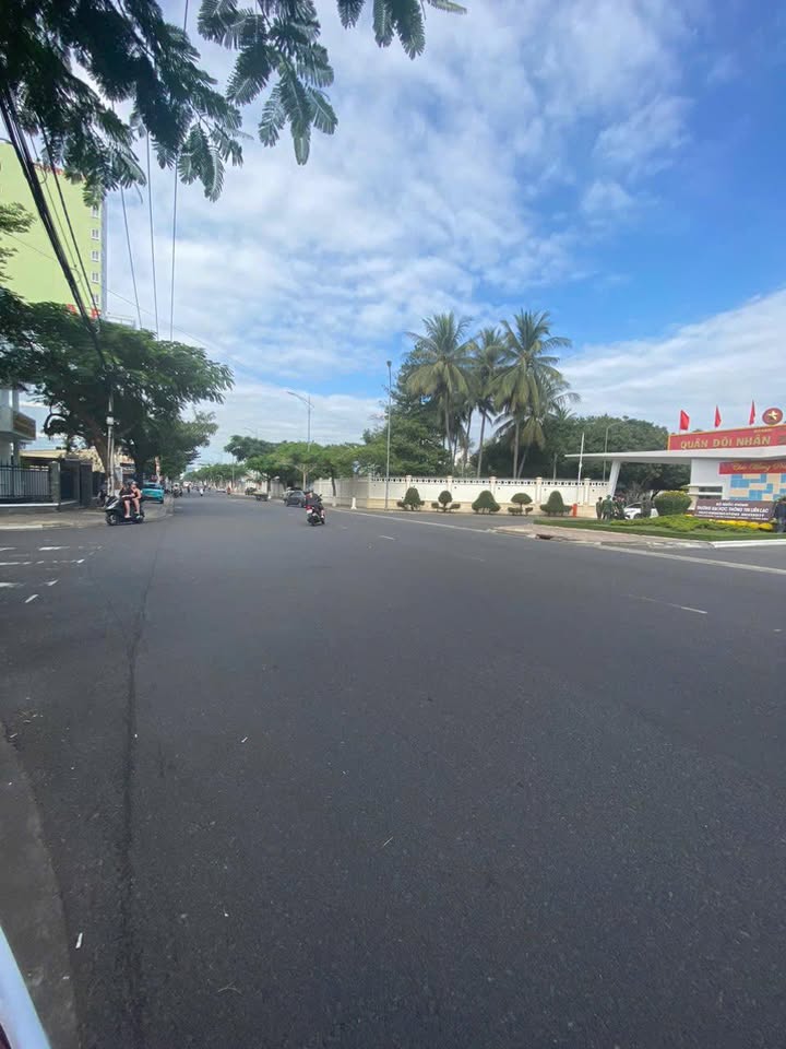 Nhà 1 trệt 1 lầu Vĩnh Hải Nha Trang 100.8m² giá 7.5 tỷ - Cơ hội hiếm có!